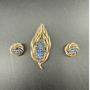Vintage Lisner Gold Montana Sapphire Blue Rhinestone MCM Abstract Leaf Brooch
